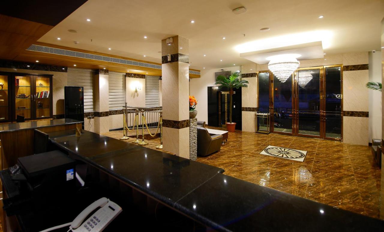 Готель Merlin Residency Коттаям Екстер'єр фото